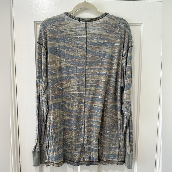 We the Free people distressed army print think king sleeve shirt top - Picture 8 of 11